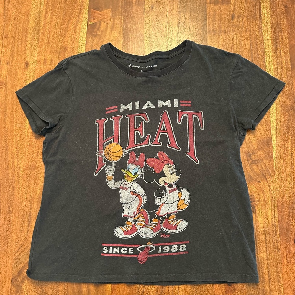 Disney x Junkfood Miami Heat shirt in charcoal grey